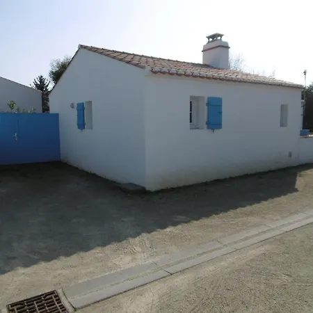 Casa de Férias Maison Confortable 4 Pers. Avec Jardin Fermé à L'épine, Proche - Fr-1-823-27 *
