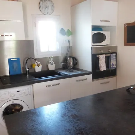 Holiday home Maison Confortable 4 Pers. Avec Jardin Ferme A L'epine, Proche - Fr-1-823-27 *