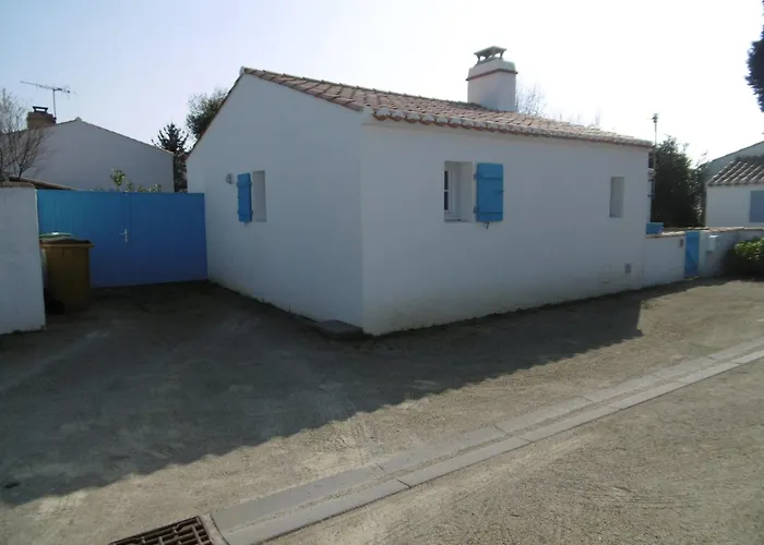 Casa de Férias Maison Confortable 4 Pers. Avec Jardin Fermé à L'épine, Proche - Fr-1-823-27 *